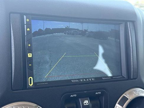 Used 2016 Jeep Wrangler Unlimited Sahara AWD/4WD image 15