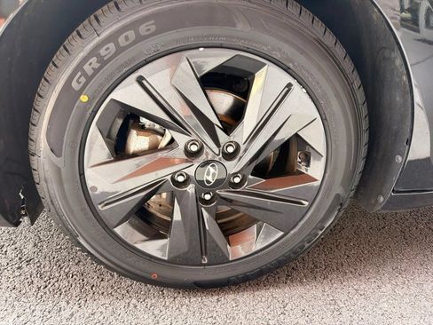 Used 2023 Hyundai Elantra SEL FWD image 28