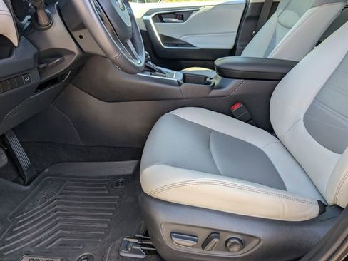 Used 2023 Toyota RAV4 XLE Premium image 15