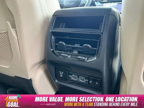 Used 2023 Jeep Grand Cherokee Limited w/ Luxury Tech Group II AWD/4WD image 15