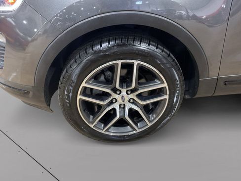 Used 2018 Ford Explorer Sport AWD/4WD image 3