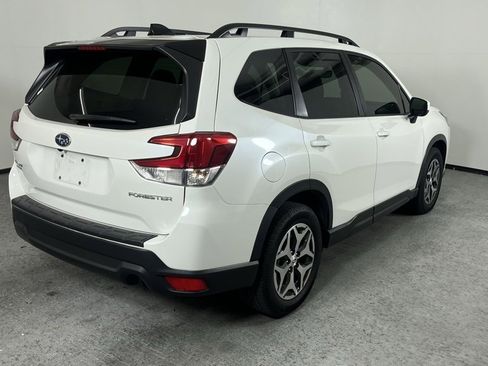 Used 2024 Subaru Forester Premium image 3