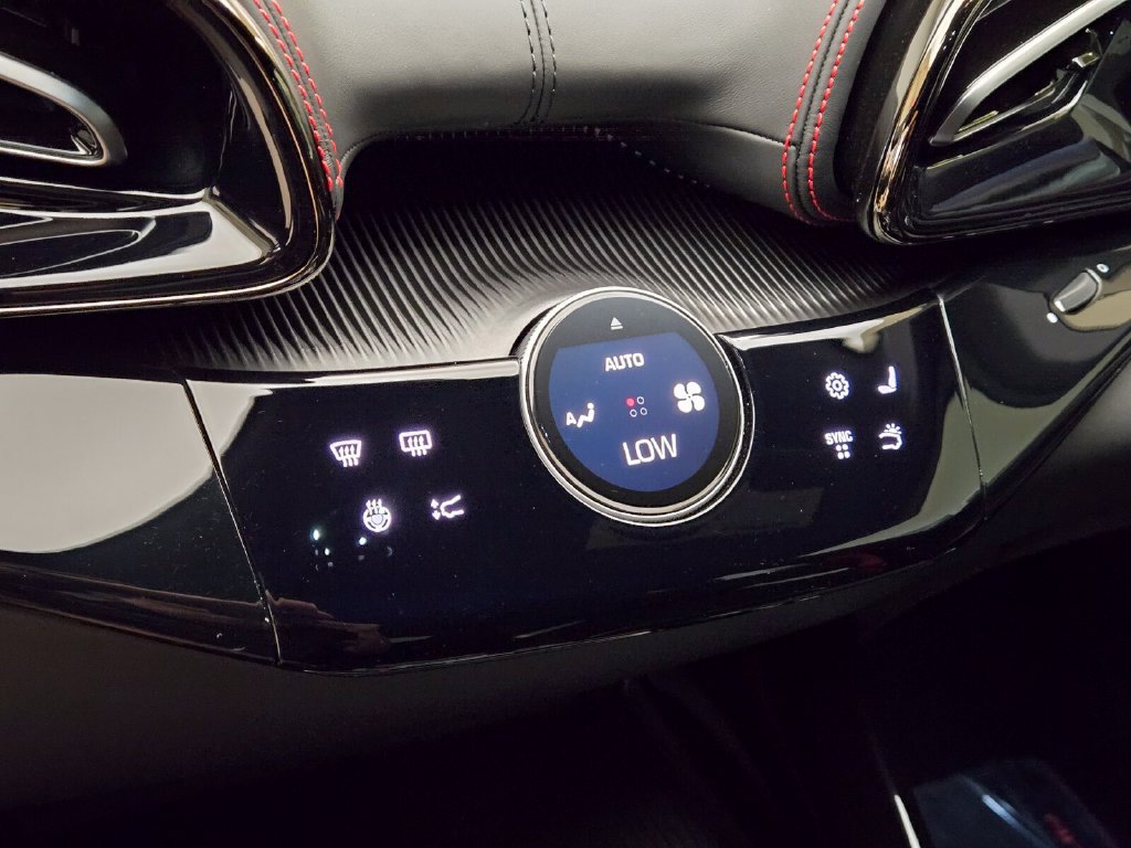 Used 2025 Ferrari Purosangue AWD/4WD image 37