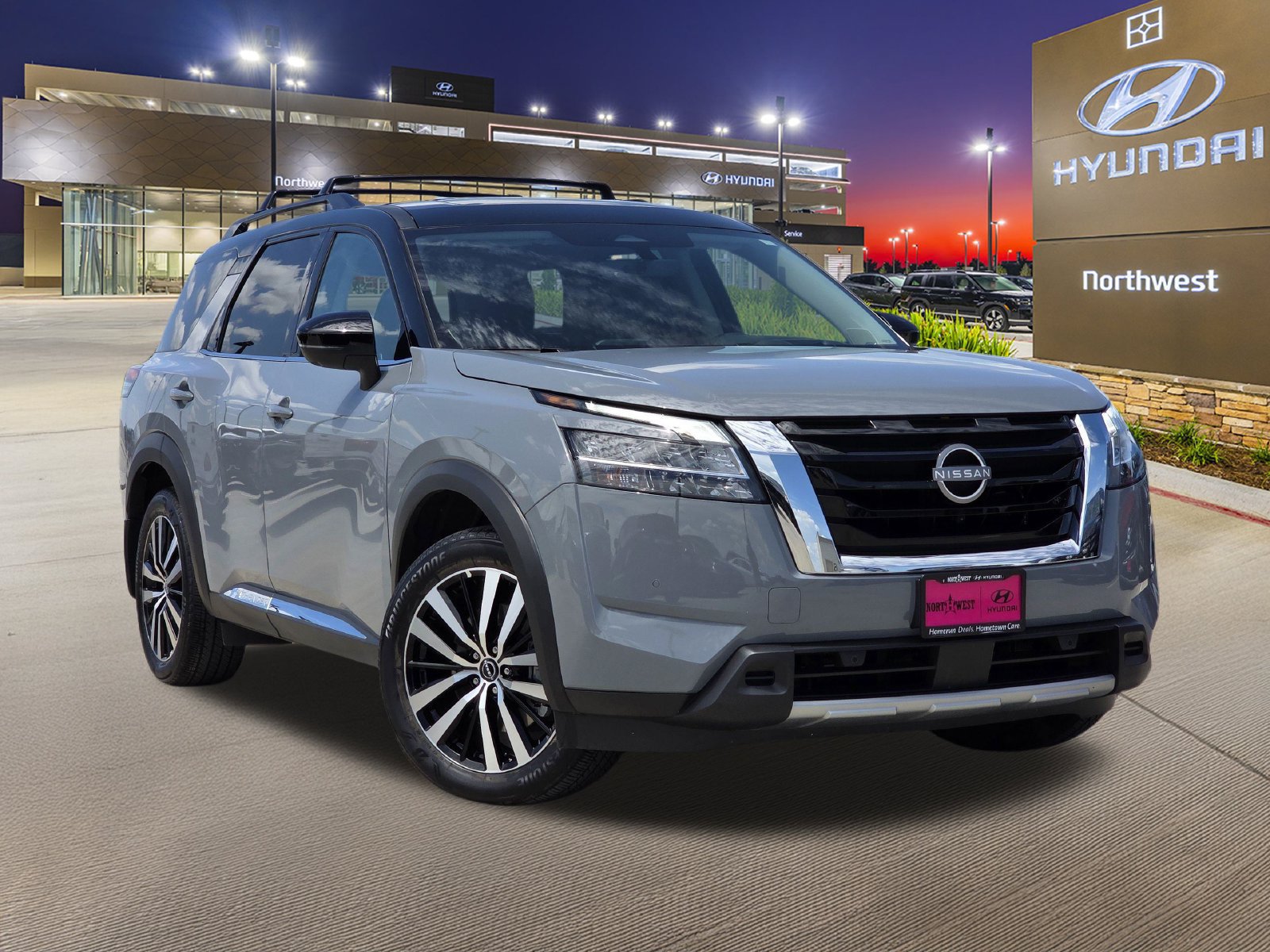 Used 2024 Nissan Pathfinder Platinum w/ Cargo Package AWD/4WD image 3