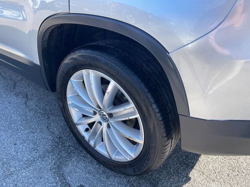 Used 2013 Volkswagen Tiguan SE image 36