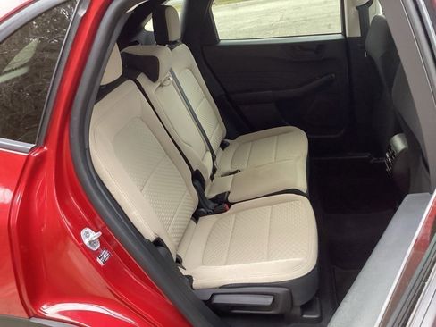 Used 2022 Ford Escape SE w/ SE Sport Appearance Package image 32