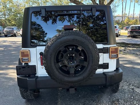 Used 2015 Jeep Wrangler Unlimited Rubicon w/ Connectivity Group image 5