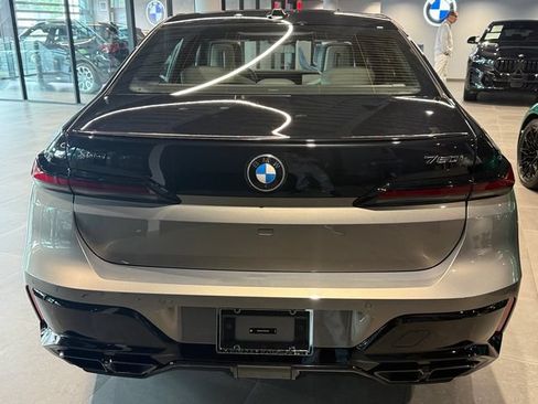 Used 2023 BMW 760i xDrive AWD/4WD image 5