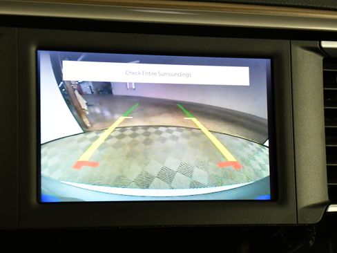 Used 2022 Chrysler Voyager LX image 28