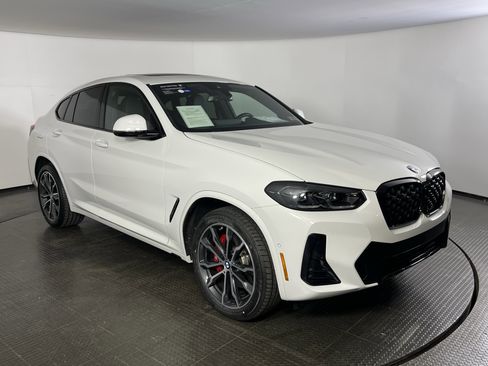 Certified 2023 BMW X4 xDrive30i w/ M Sport Package image 3