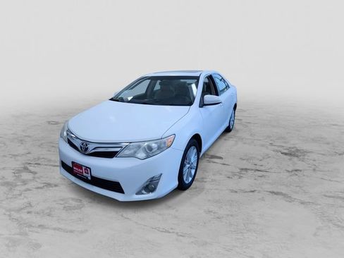 Used 2013 Toyota Camry XLE w/ Leather Pkg FWD image 6