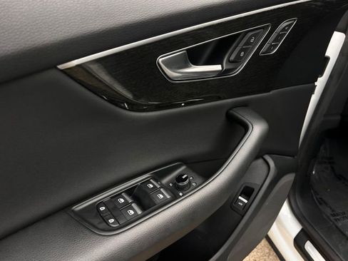 Used 2019 Audi Q8 Premium w/ Convenience Package image 11
