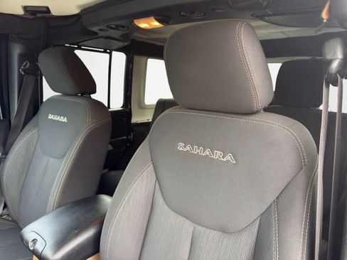 Used 2016 Jeep Wrangler Unlimited Sahara w/ Connectivity Group AWD/4WD image 13