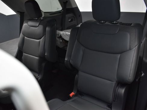 New 2026 Ford Explorer Active w/ Active Comfort Package AWD/4WD image 32