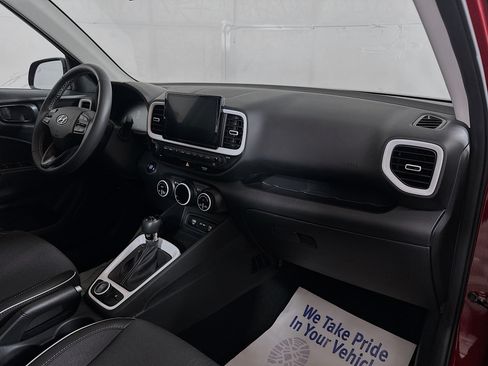 Certified 2024 Hyundai Venue Limited FWD image 27