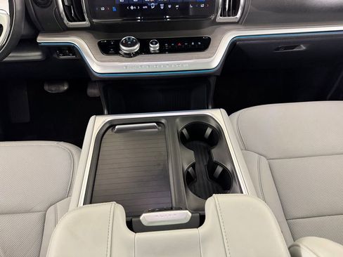 Used 2025 Ford Expedition Platinum AWD/4WD image 17