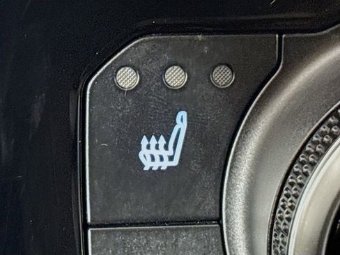 Used 2021 Toyota Highlander XLE image 21