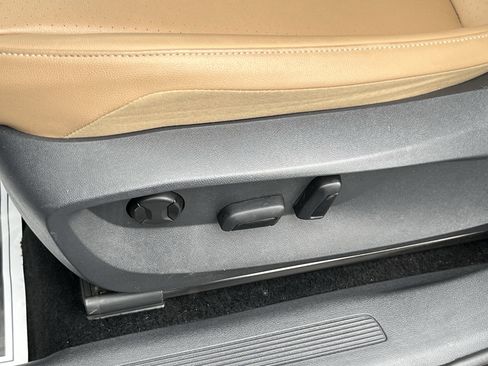 Used 2022 Volkswagen Tiguan SE image 15