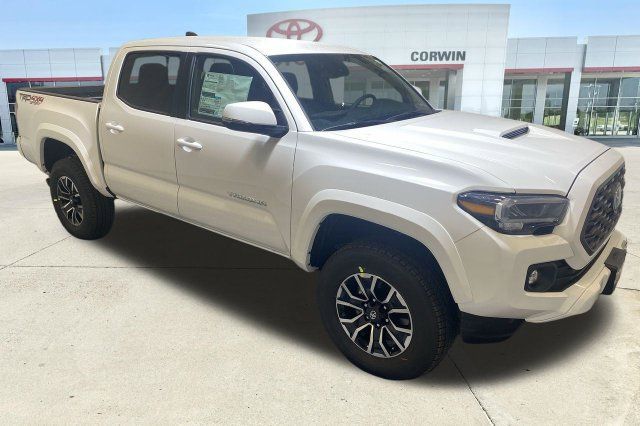Used 2023 Toyota Tacoma TRD Sport w/ Technology Package AWD/4WD image 5