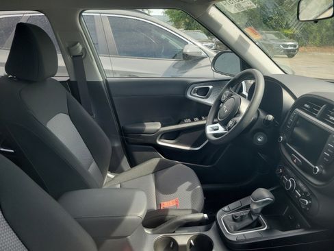 Used 2025 Kia Soul LX image 10
