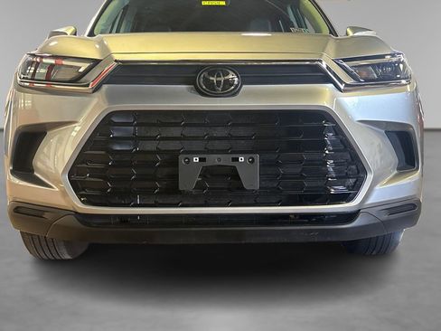 Used 2025 Toyota Grand Highlander AWD image 13