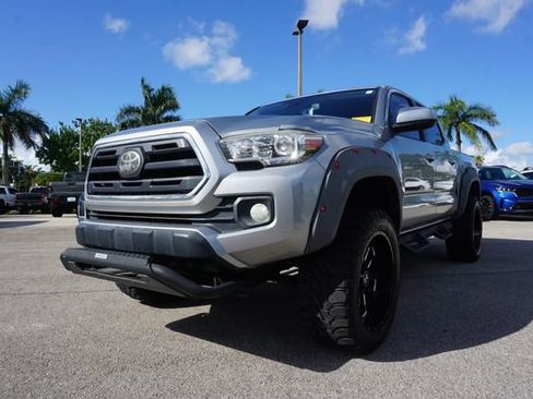 Used 2018 Toyota Tacoma SR5 RWD image 14
