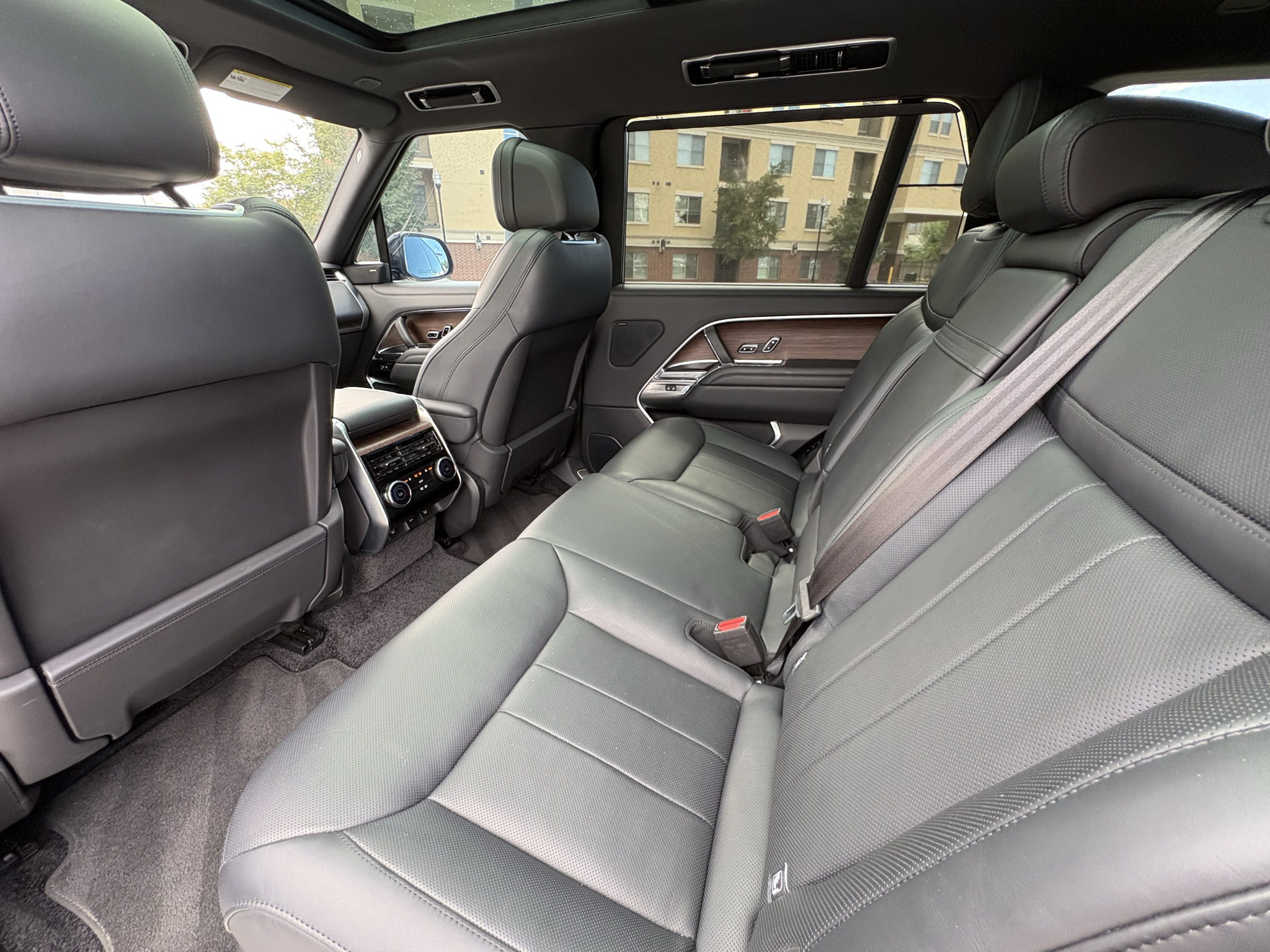 Used 2023 Land Rover Range Rover Long Wheelbase SE AWD/4WD image 23