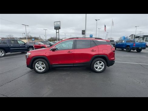 Used 2023 GMC Terrain SLE w/ Driver Convenience Package image 5