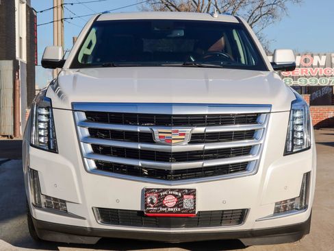 Used 2016 Cadillac Escalade ESV Premium image 2