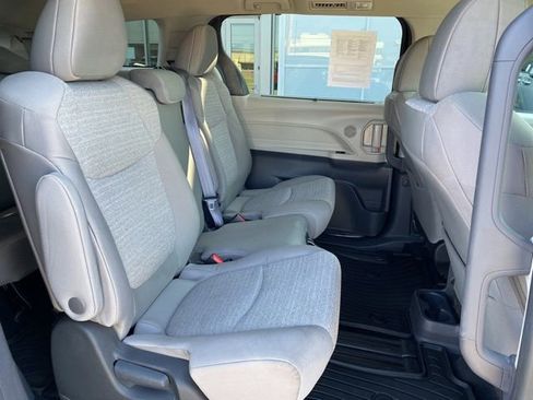 Certified 2024 Toyota Sienna LE image 18