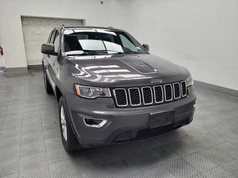 Used 2021 Jeep Grand Cherokee Laredo image 13