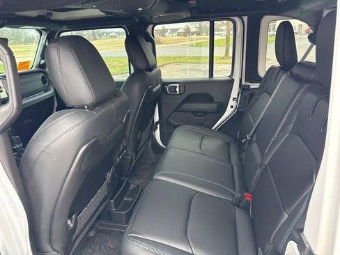 Used 2025 Jeep Wrangler Unlimited Rubicon 4xe image 6