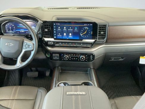 Used 2025 Chevrolet Silverado 2500 High Country w/ High Country Premium Package AWD/4WD image 9