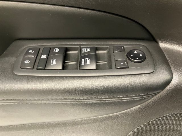 Used 2020 Jeep Grand Cherokee Altitude AWD/4WD image 23