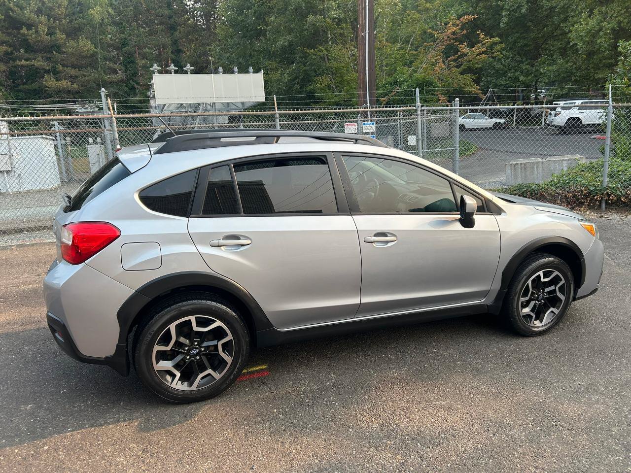 Used 2017 Subaru Crosstrek 2.0i Premium w/ Moonroof Package AWD/4WD image 4