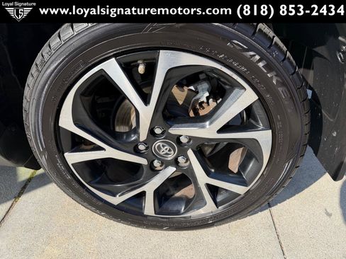 Used 2018 Toyota C-HR XLE image 30