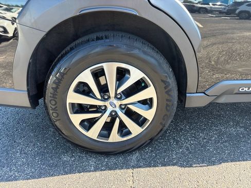 Used 2023 Subaru Outback Premium AWD/4WD image 11