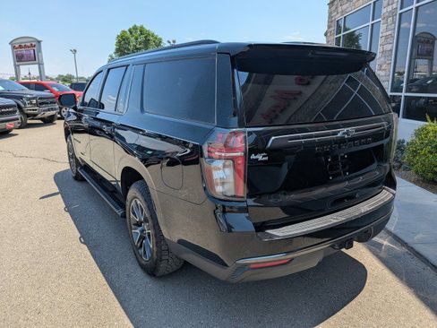 Used 2021 Chevrolet Suburban Z71 w/ Luxury Package AWD/4WD image 3