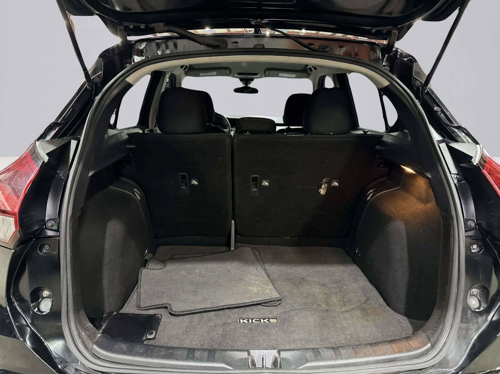 Used 2021 Nissan Kicks SV FWD image 14