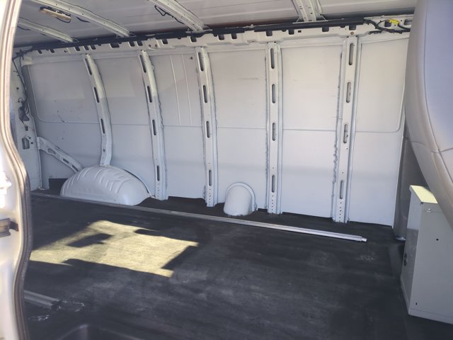 Used 2017 Chevrolet Express 3500 Extended RWD image 17
