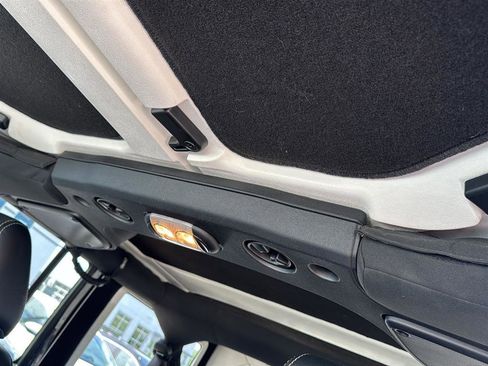 Used 2018 Jeep Wrangler Unlimited Sahara w/ Connectivity Group AWD/4WD image 22