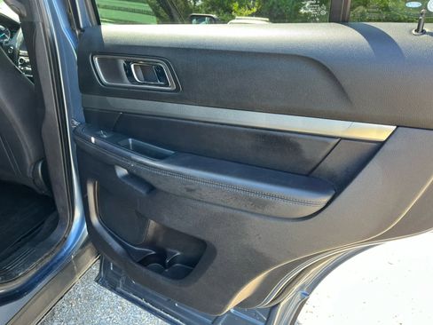 Used 2018 Ford Explorer XLT w/ Equipment Group 201A AWD/4WD image 31