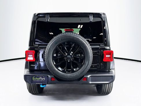 Used 2023 Jeep Wrangler Unlimited Sahara w/ Cold Weather Group AWD/4WD image 7