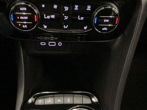 Used 2022 Buick Encore GX Select w/ Sport Touring Package AWD/4WD image 21