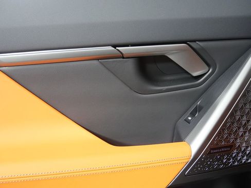 Certified 2025 BMW M5 w/ Carbon Package image 19