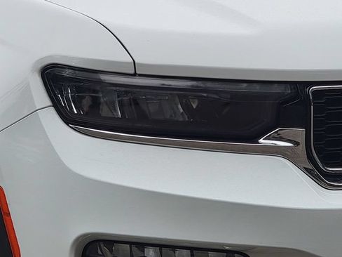 Certified 2023 Jeep Grand Cherokee Limited AWD/4WD image 16