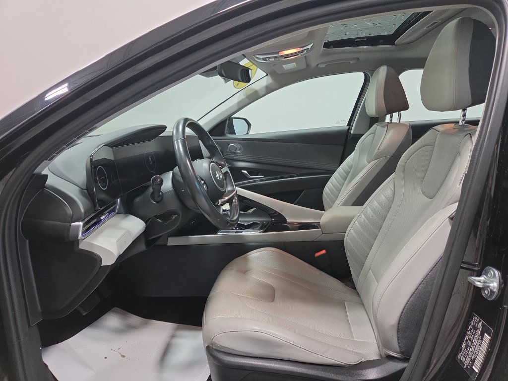 Used 2024 Hyundai Elantra Limited FWD image 3