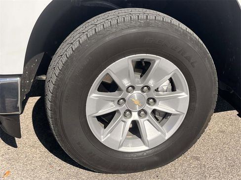 Used 2023 Chevrolet Silverado 1500 LT image 9