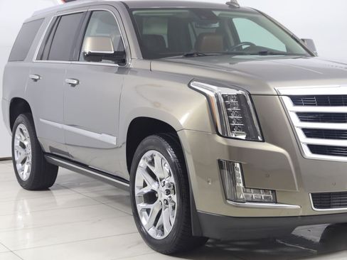 Used 2019 Cadillac Escalade Premium Luxury AWD/4WD image 42