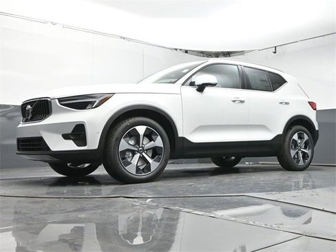 New 2025 Volvo XC40 B5 Plus w/ Protection Package Premier image 37